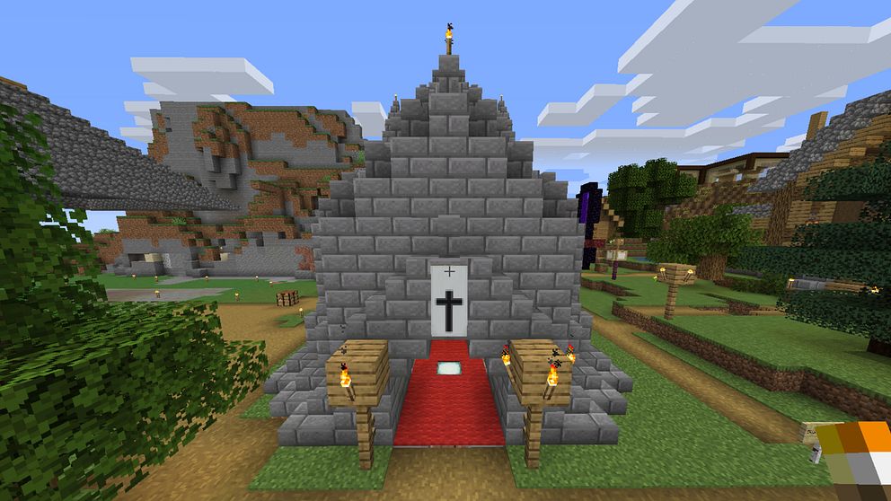Skärmdump på en digital kyrka ur spelet Minecraft.