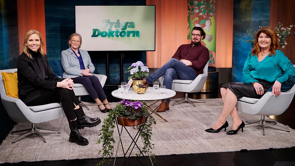 Sofia Rågenklint, Kerstin Brismar, Kim Larsson och Karin Granberg i Fråga doktorns studio.