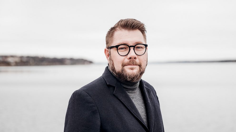 Dan Nilsson (S), kommunstyrelsens ordförande i Västervik, vill inte att kommunen själva inför snabbtestning av elever inför skoldagen.