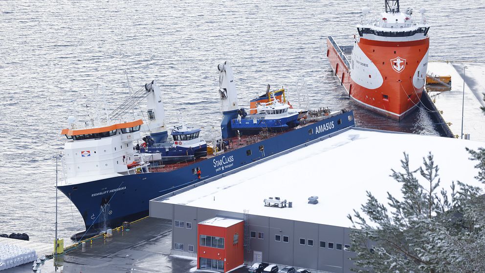 Det nederländska lastfartyget Eemslift Hendrika bogserades in i hamnen i Ålösund på torsdagen.