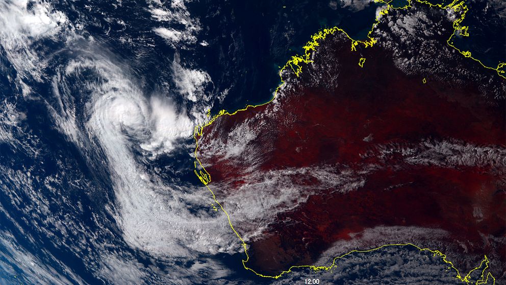 Cyklonen Seroja fångad på bild utanför Australiens västkust av den japanska vädersatelliten Himawari-8.