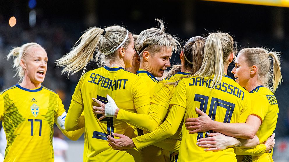 Svenskt jubel efter att Lina Hurtig gjort 1-0 hemma mot USA i lördags.