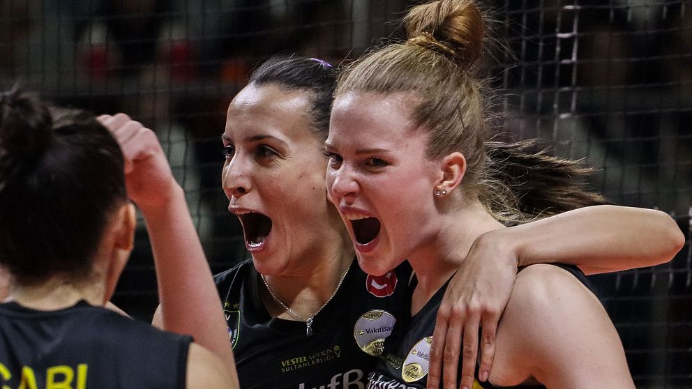 Haak närmar sig andra titeln med Vakifbank.