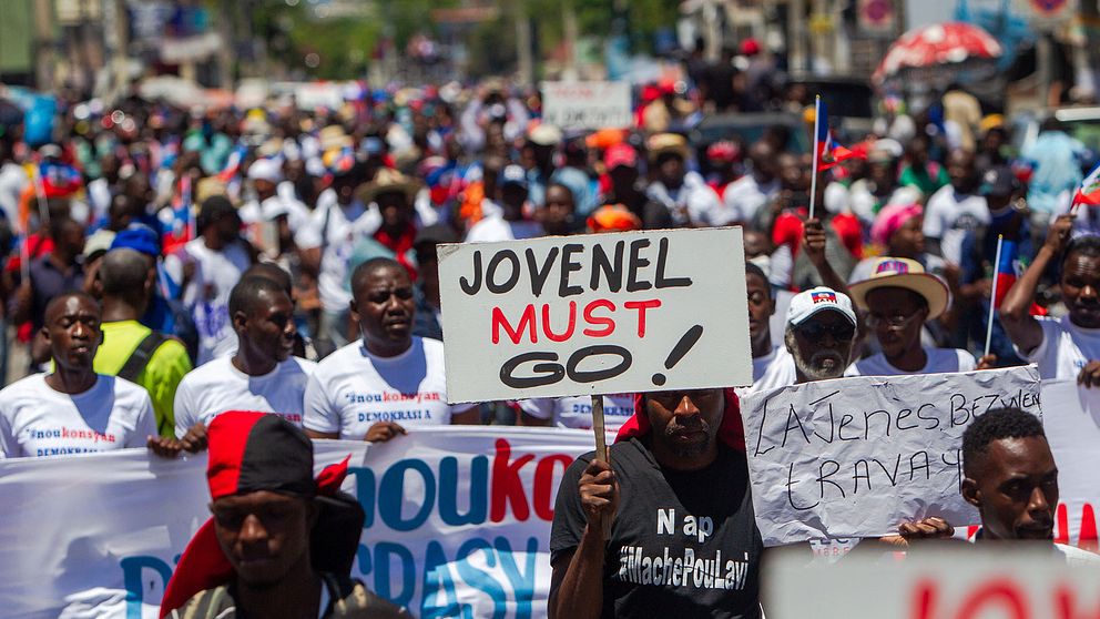 Demonstranter kräver Haitis presidents avgång, bilden är från 29 mars i år.