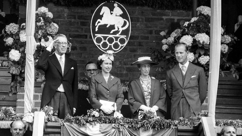”Philip såg sig som skandinav”, säger hovexperten Roger Lundgren. På bilden prins Philip (t.h) tillsammans med Drottning Elizabeth II och det svenska kungaparet Gustaf VI Adolf och drottning Louise på Olympiastadion i Stockholm 1956.