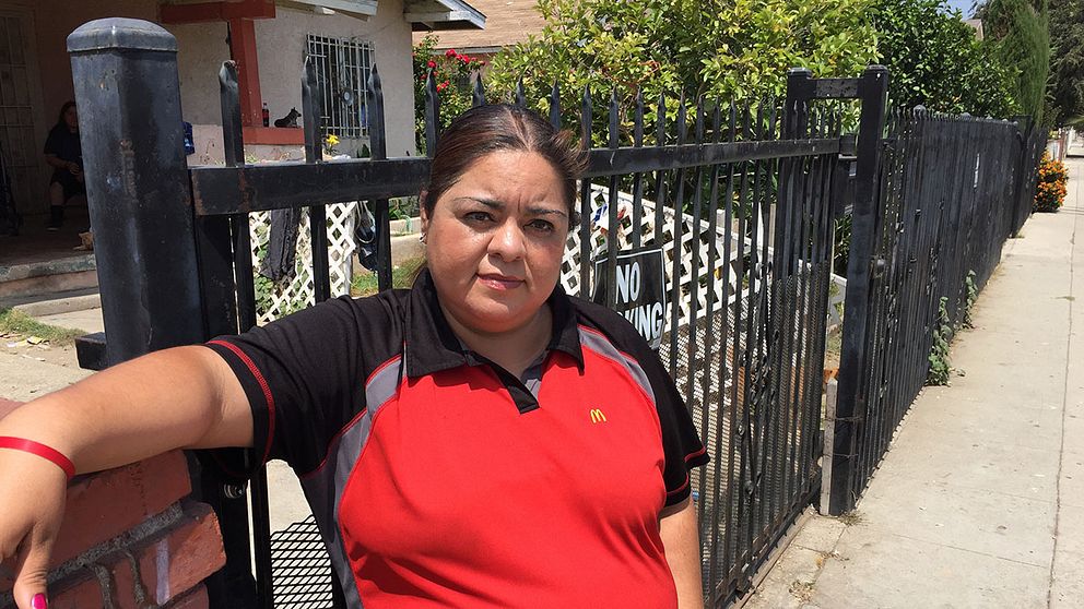Fanny Velasquez drömmer om högre lön så att hon kan flytta från South Central.