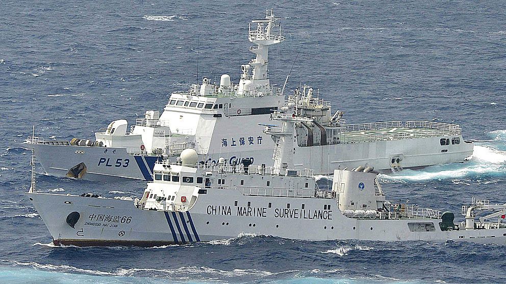 Kinesisk och japansk patrullbåt i de omtvistande vattnen