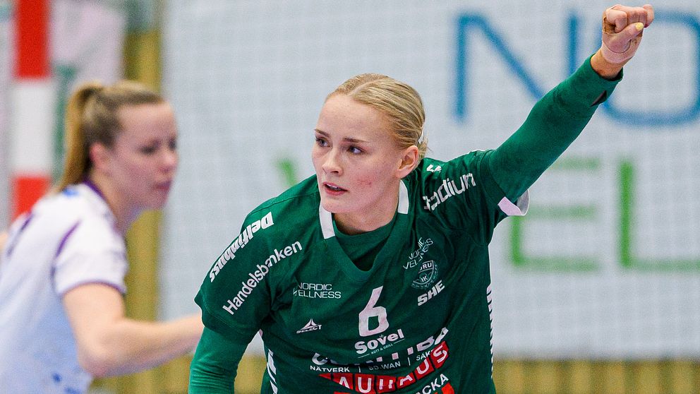 Skurus Ellen Vuotilainen jublar under semifinal tre mot Skara.