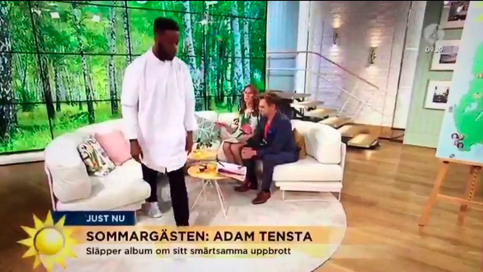 Adam Tensta lämnar Nyhetsmorgon.