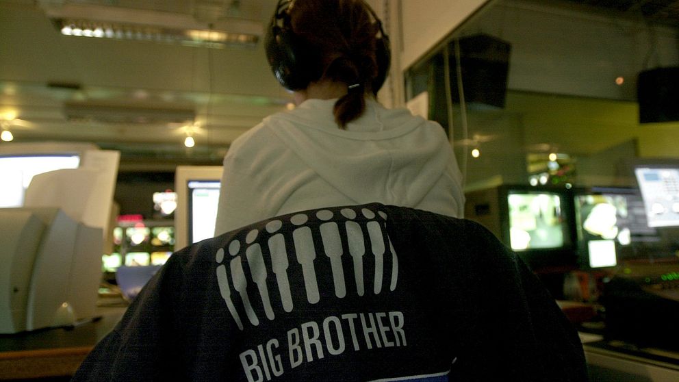 Kontrollrummet under den allra första svenska säsongen av Big brother år 2000. Sedan dess har mycket hänt runt synen på sexuella trakasserier, visar SVT:s genomgång.