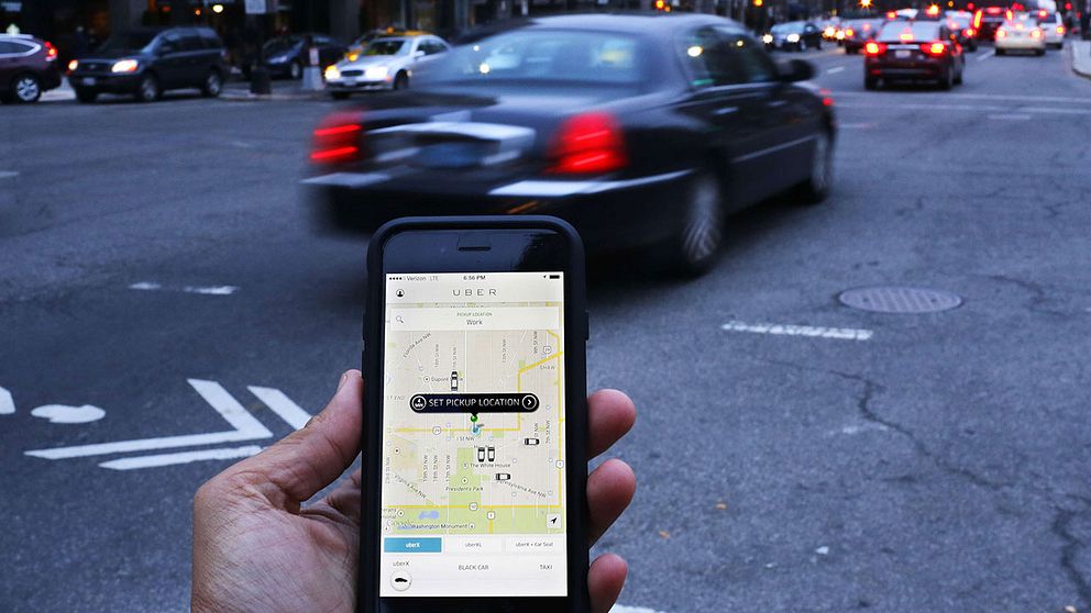 Uber-transport beställs med en app.