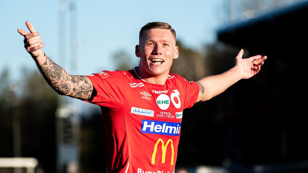 Victor Edvardsen stod för ett hat-trick mot Örebro.