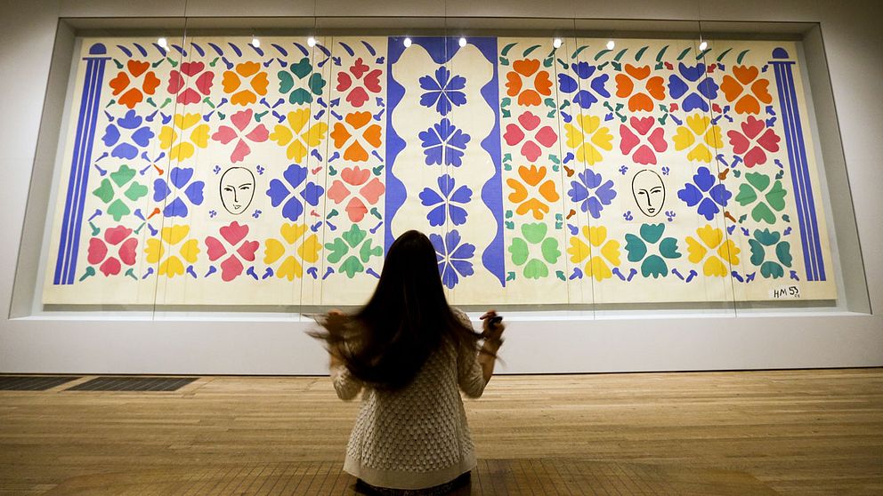 ”Large Composition with Masks 1953” av Henri Matisse under en utställning på The Tate Modern i London, 2014.
