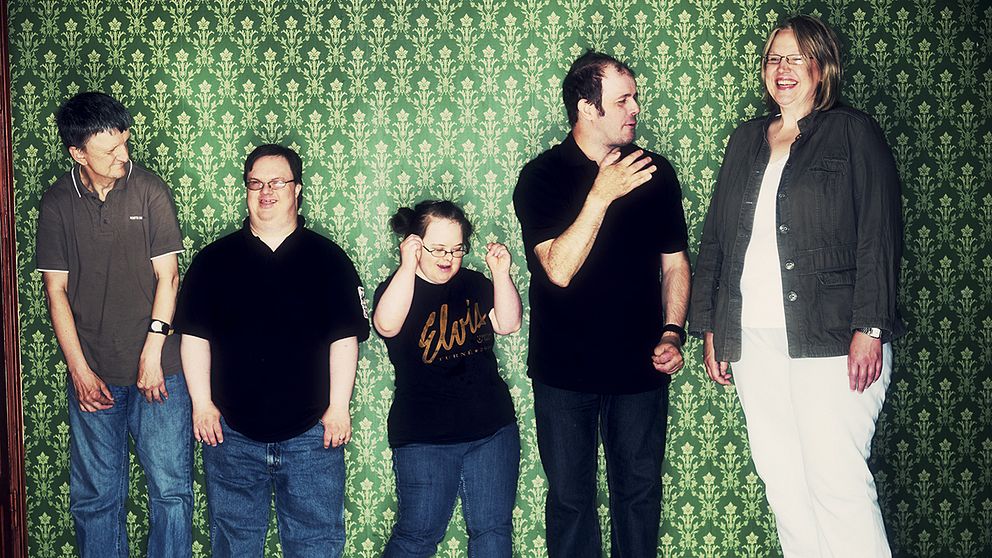Maja, Mats, Bosse, Toral och Theresia i dokumentärserien Elvis i Glada Hudik.
