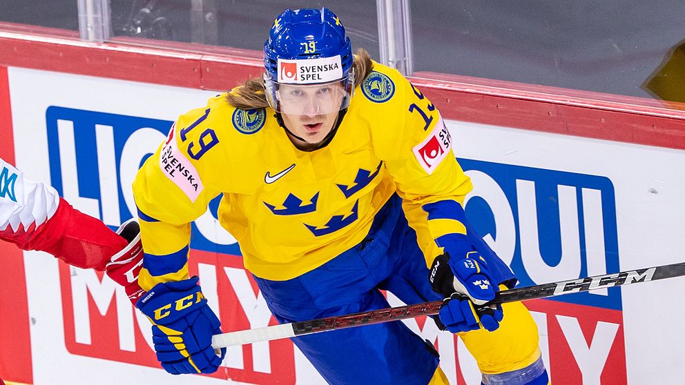 Marcus Sörensen i sin VM-debut i går som Tre Kronor chockartat förlorade mot Danmark.