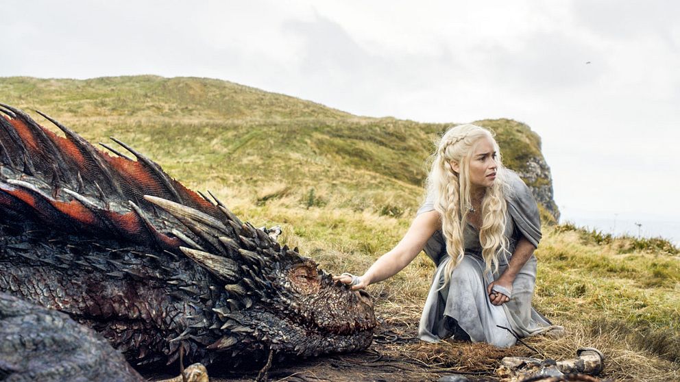 Emilia Clarke gör rollen som drakdrottningen Daenerys Targaryen i den populära tv-serien.