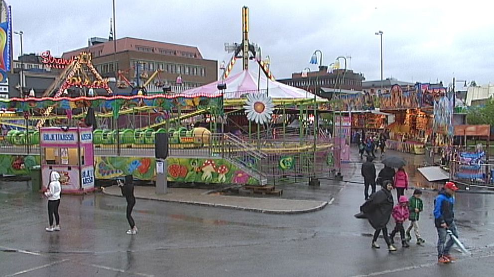Mycket glest mellan besökarna på Luleå hamnfestival den 9 juli när regnet strilade för fullt.
