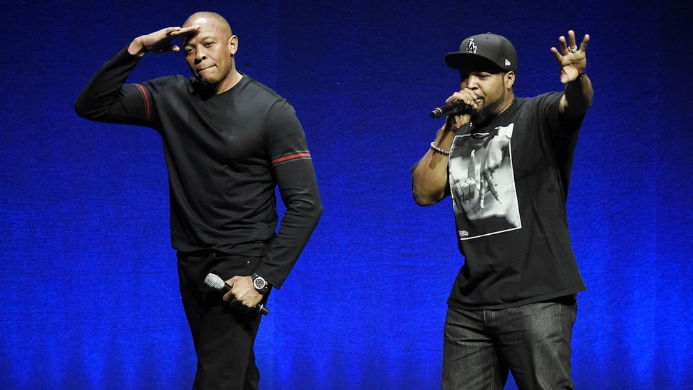Dr Dre och Ice Cube. Hiphopduon slog igenom tillsammans i gruppen NWA. Nu samarbetar de på nytt.