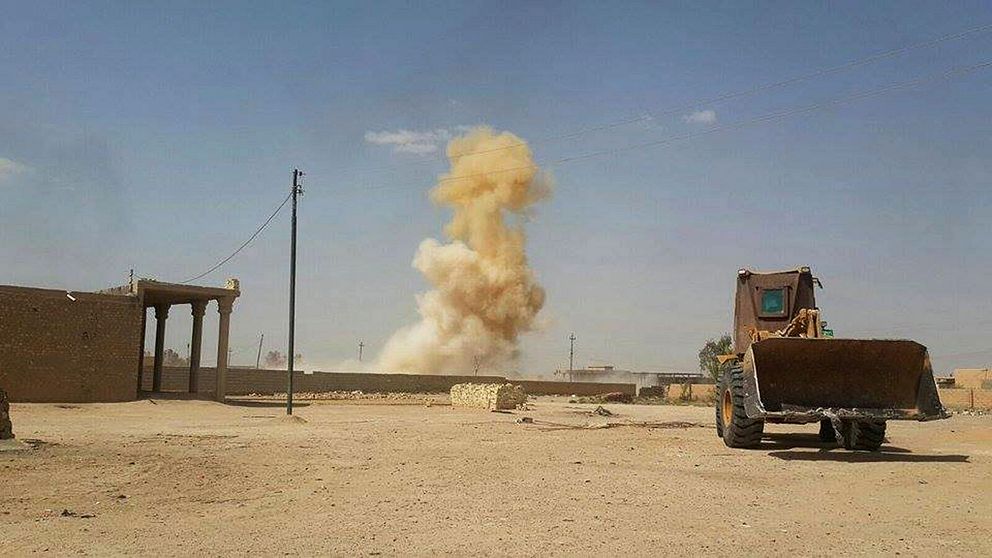 Rök stiger mot himlen efter en amerikansk flygattack mot IS i Irak den 19 juli 2015.
