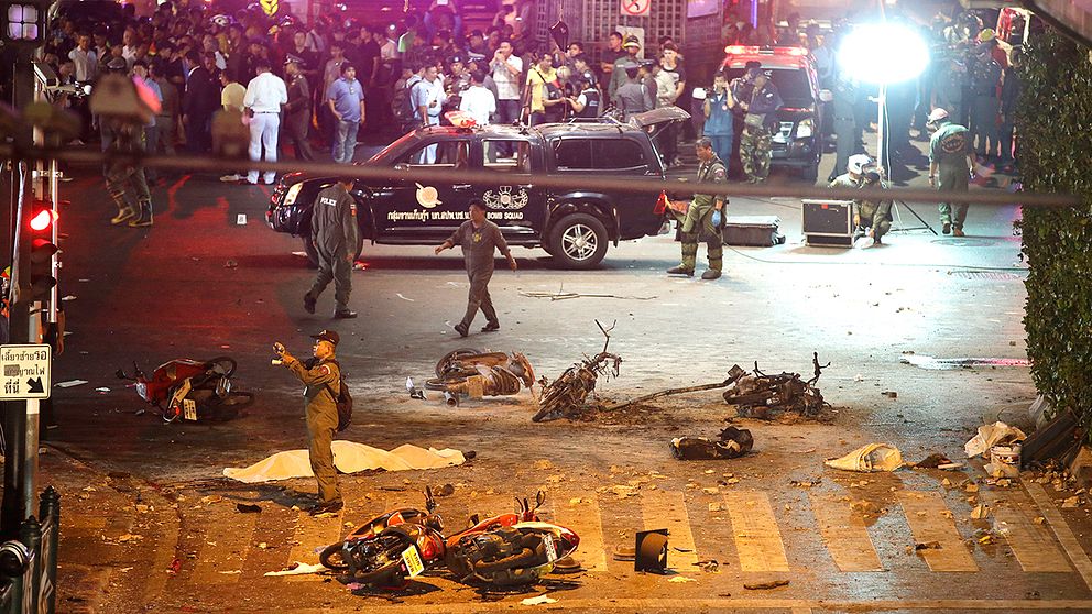 En kraftig explosion skakade Thailands huvudstad Bangkok på måndagen. Minst 27 personer ska ha dödats i attacken.