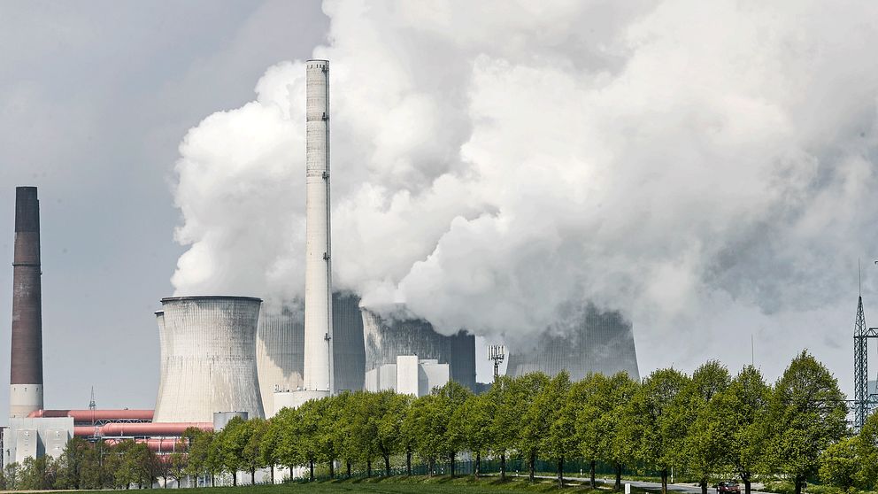 Ett tyskt kolkraftverk i Neurath i Tyskland som släpper ut stora mängder koldioxid.