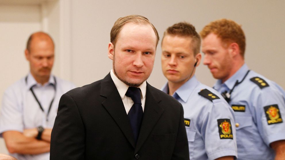 Under hela rättegången föreföll Anders Behring Breivik vara oberörd.