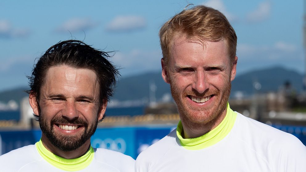 Anton Dahlberg och Fredrik Bergström inledde OS-seglingarna starkt.