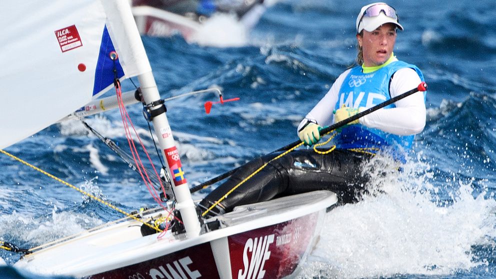 Josefin Olsson låg på tredje plats efter torsdagens segling i Laser Radial i Enoshima.