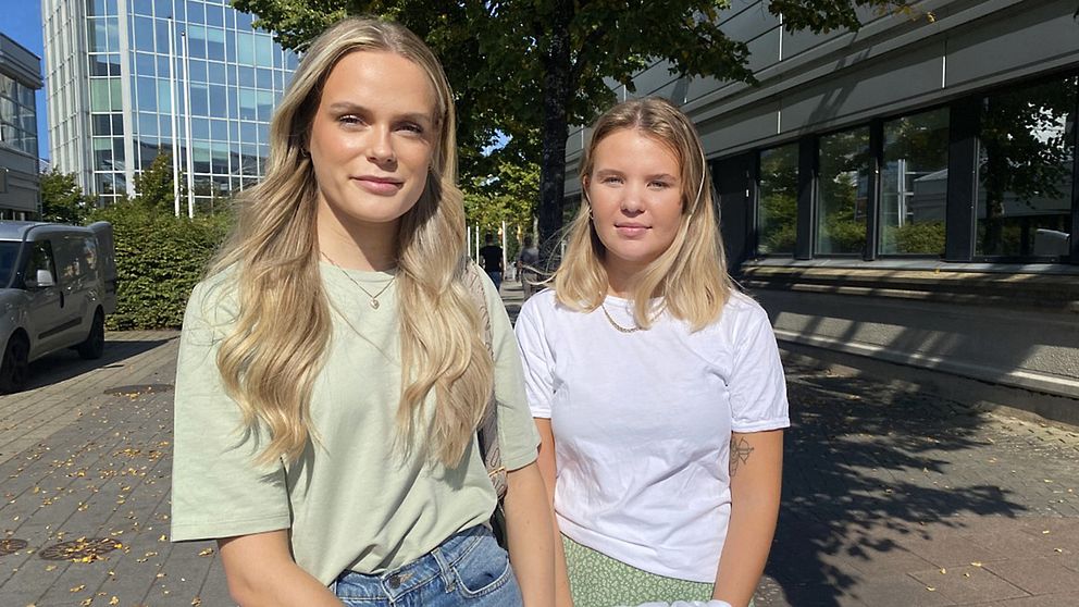 ”Jag fick faktiskt en lägenhet på lottning”, säger Emelie Bergström (till vänster) som är en av många studenter i Halmstad som fått känna på svårigheterna med att få tag i studentbostad.