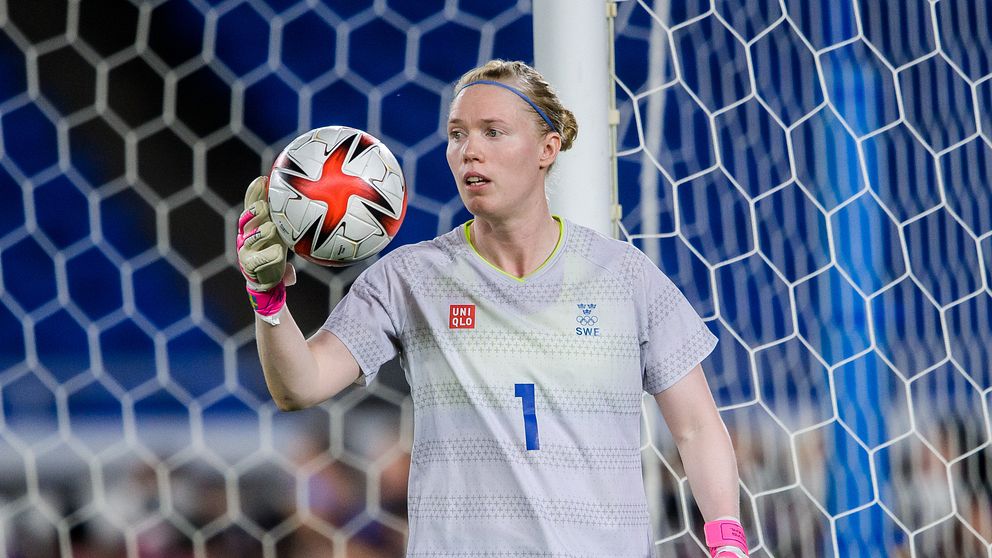 Hedvig Lindahl fortsätter i landslaget.