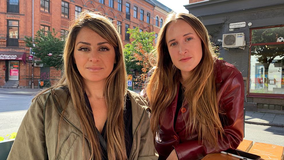 Två kvinnor sitter vid ett bord, den ena är initiativtagare till projektet, den andra jobbar med projektet för Malmö stad.