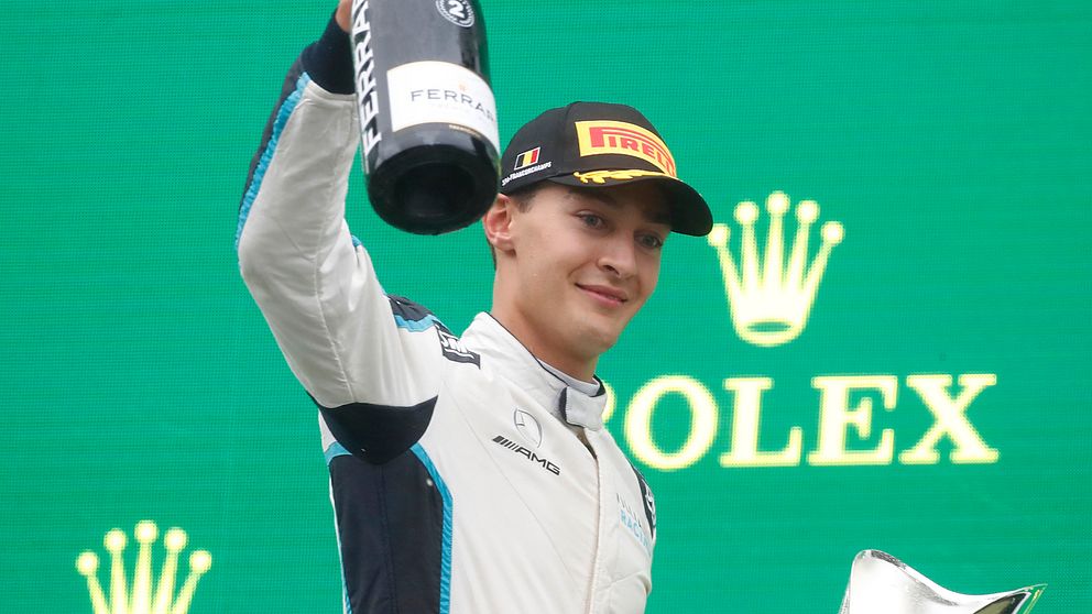 George Russell blir stallkamrat med Lewis Hamilton i Mercedes.