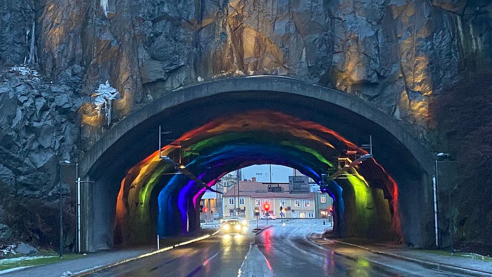 Tunnel som lyses upp i olika färger