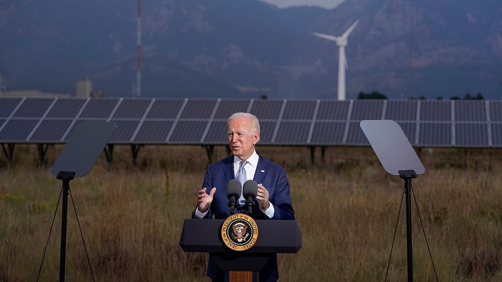 USA:s president Joe Biden håller ett tal vid en sol- och vindenergianläggning i Arvanda, Colorado, på tisdagen.