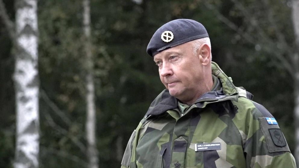 Hör arméchef Karl Engelbrektson berätta om vad återetableringen av A9 spelar för roll i att stärka Sveriges försvar.