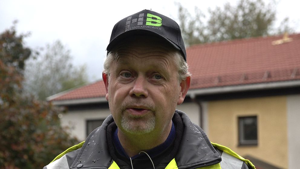 Hör Erik Kristiansson, vd Hedemorabostäder, berätta mer i klippet om bostadsbolagets försök att lösa problemet med uppställningsplatser för fordonen.