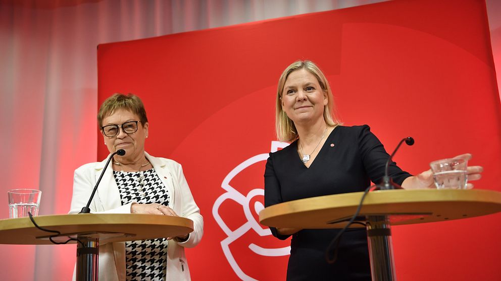 Elvy Söderström, sammankallande i Socialdemokraternas valberedning, tillsammans med Magdalena Andersson (S) vid en pressträff på partihögkvarteret.