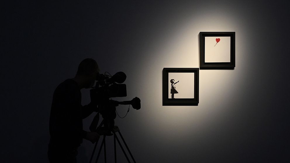 En diptyk av Banksy.