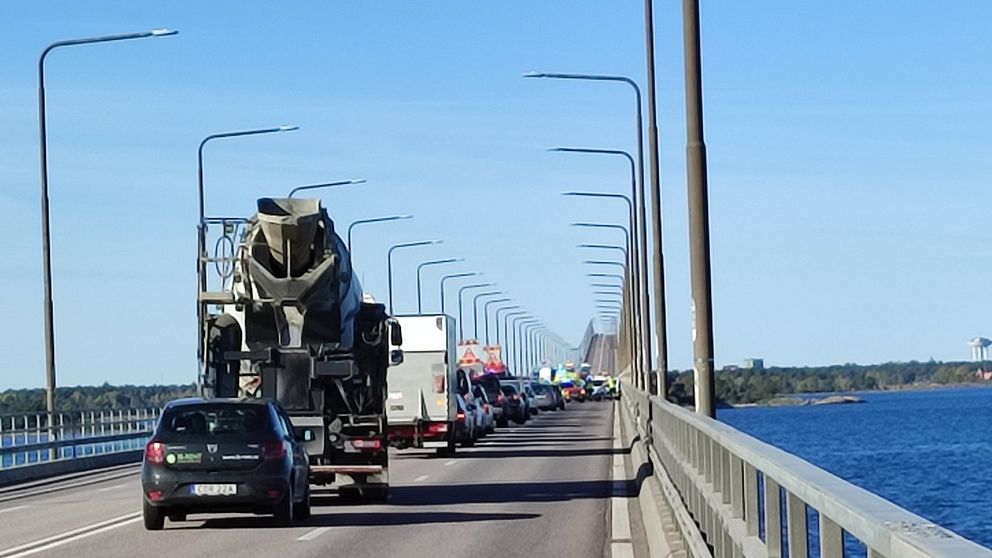 Bild på kö på Ölandsbron.