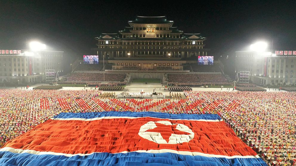 Parad på Kim Il Sung-torget i Nordkoreas huvudstad Yongyang. Foto distribuerat av statskontrollerade KCNA.