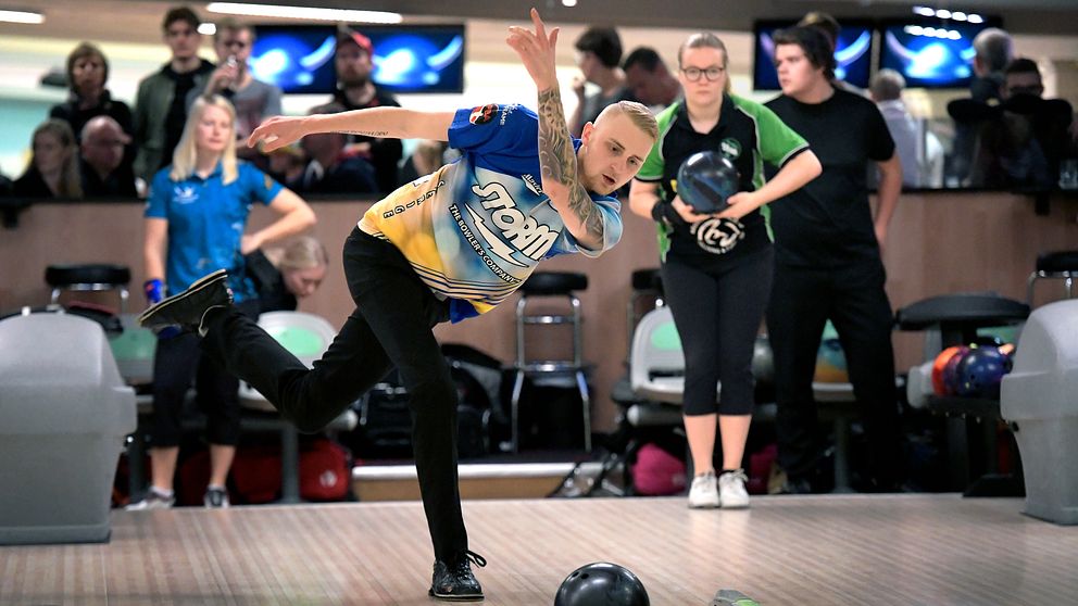 Bowlaren Jesper Svensson i Årsta i södra Stockholm 2017. Arkivbild.