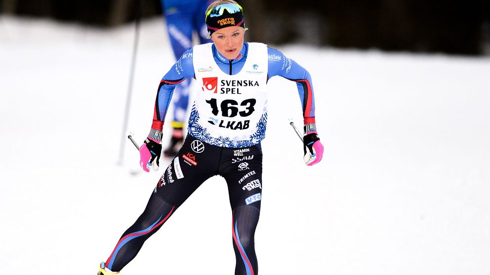 Frida Karlsson kör sprinten i Ruka.