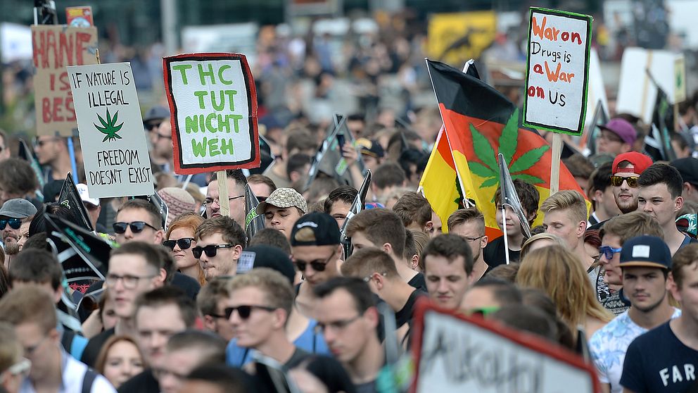 ”Hanfparade” – hampaparaden – i Berlin, en årlig demonstration för legalisering av cannabis. Arkivbild.