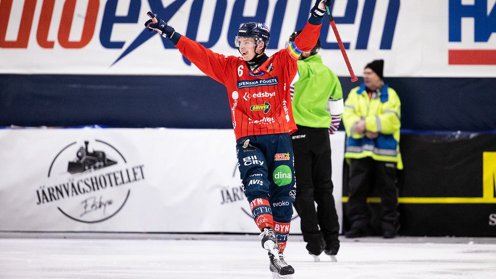 Oscar Wikblad med klassmål i derbykrossen.