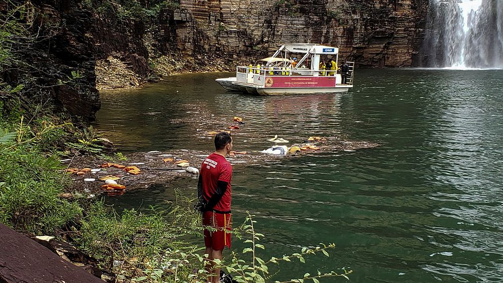 Sök- och räddningsarbetet efter olyckan i sjön Furnas, en turistplats i kommunen Capitolio i delstaten Minas Gerais, Brasilien.