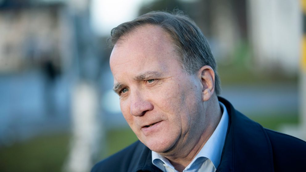 Bilden visar en närbild på före detta statsminister Stefan Löfven. Han har en allvarlig min och ser ut som om att han precis är på väg att säga något.