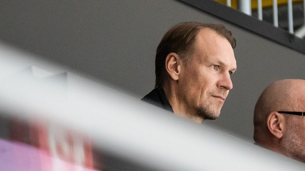 Nicklas Lidström på läktaren under ishockeymatchen i SHL mellan Örebro och Färjestad den 6 januari 2022 i Örebro.