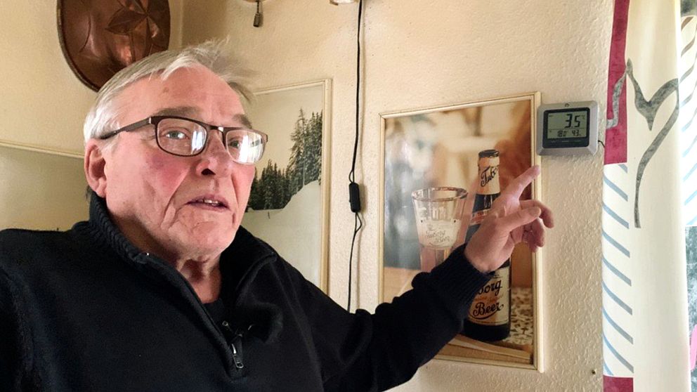 Christer Lindeblad, 73, önskar han kunde haft varmare hemma men det skulle göra elräkningen för dyr.