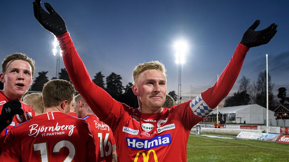 Degerfors Oliver Ekroth jublar efter det allsvenska 4-0-målet mot KIF Norrköping i november 2021.