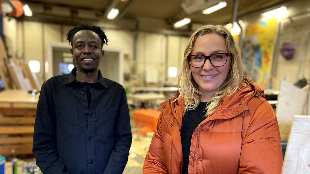 Abdalla Basher, konstnär i Örebro och Elin Persson, chef Open art i Örebro